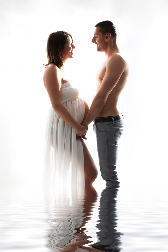 Photographie-grossesse-couple-domicile-var